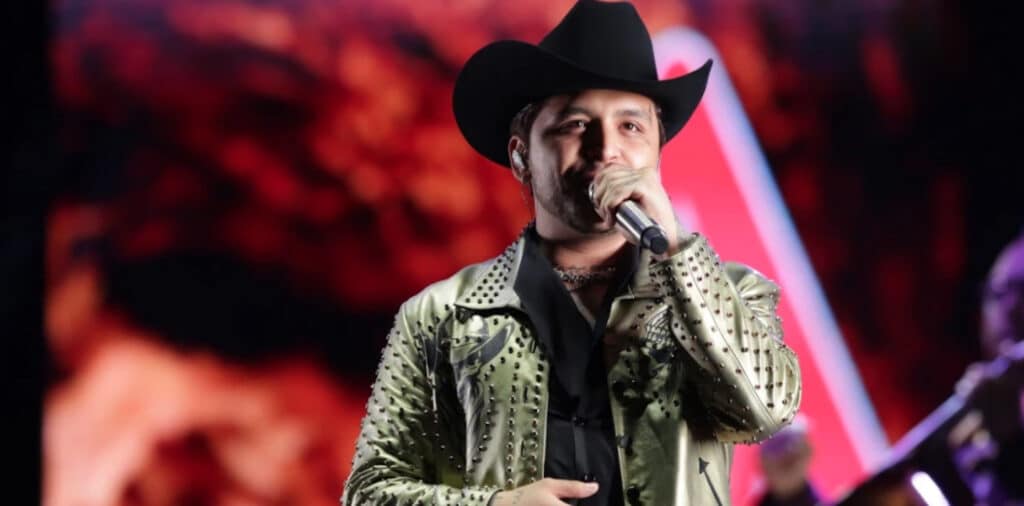 christian-nodal-firma-con-sony-music